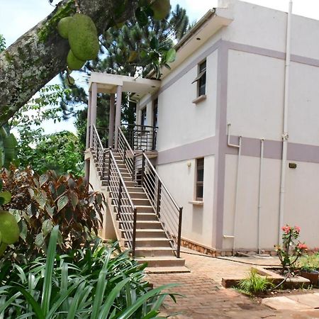 Golden Cherries Guest House Jinja Exterior photo