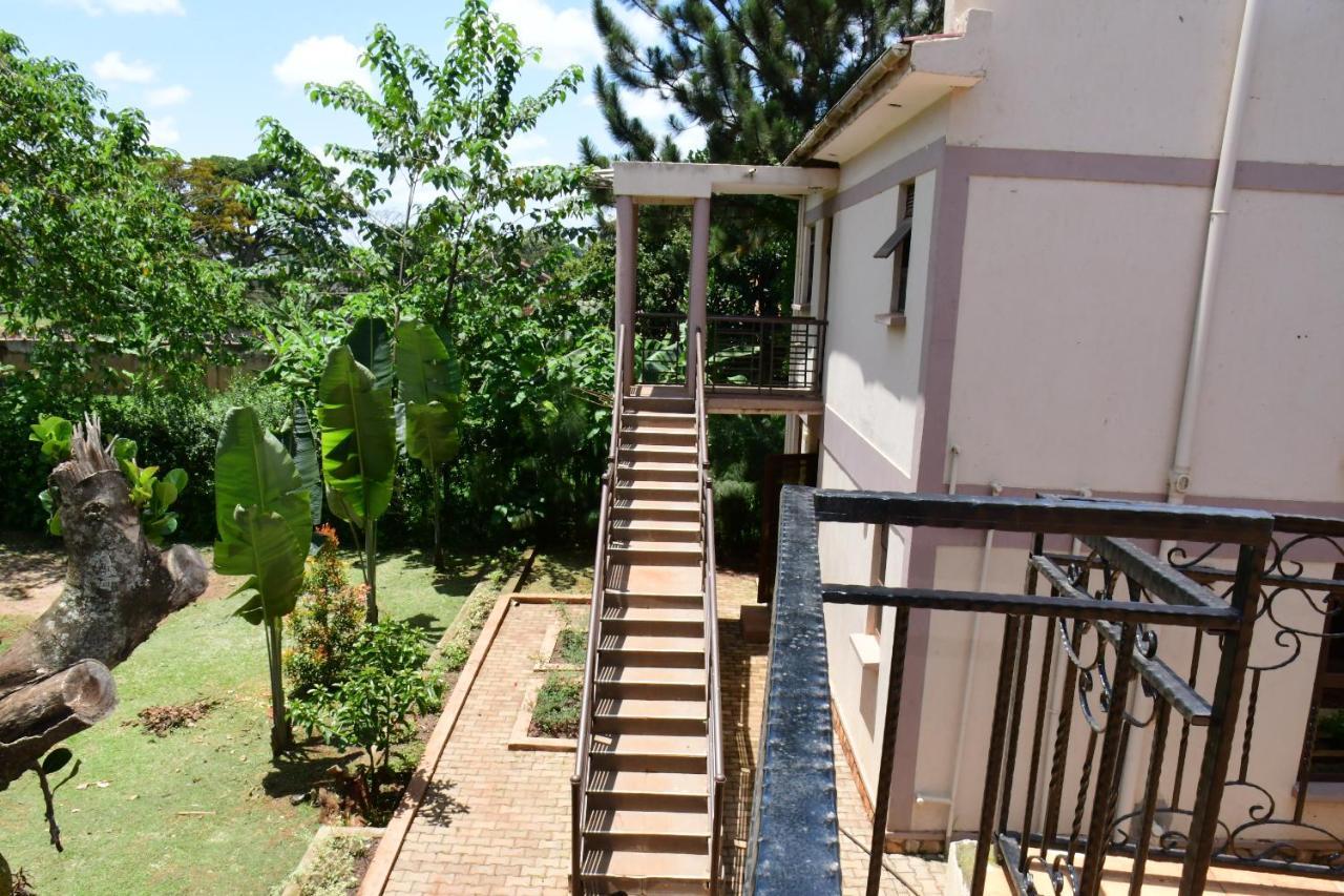 Golden Cherries Guest House Jinja Exterior photo
