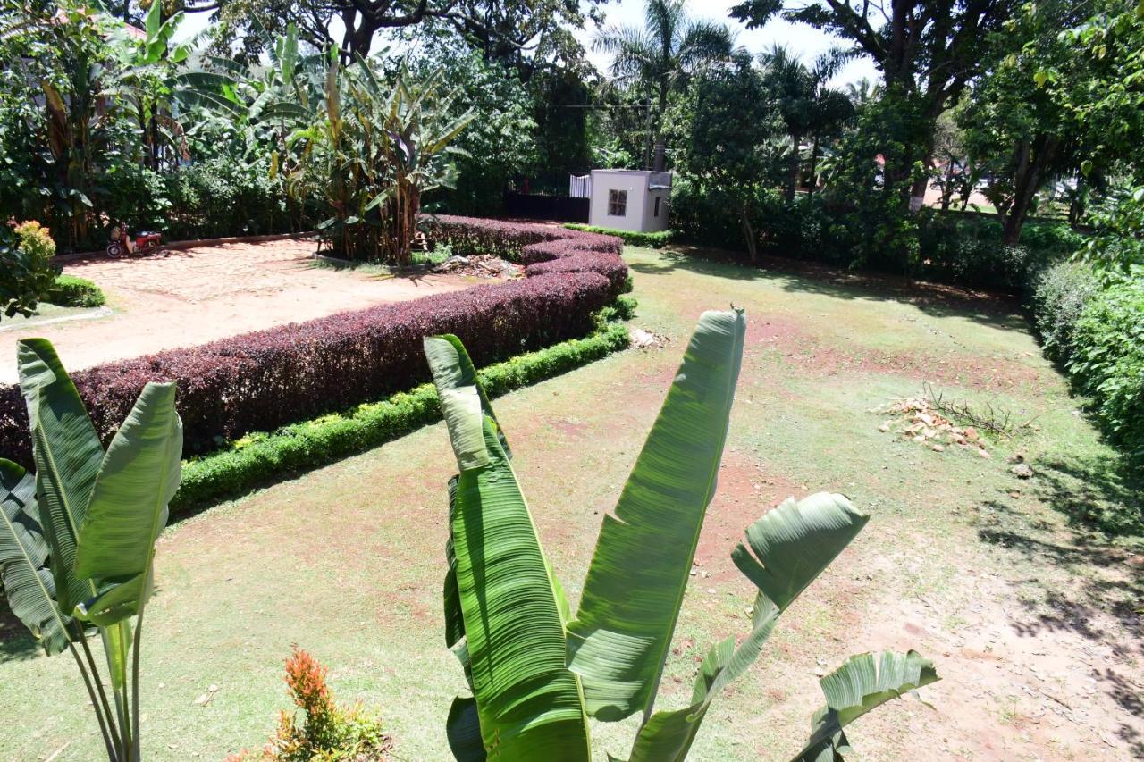 Golden Cherries Guest House Jinja Exterior photo