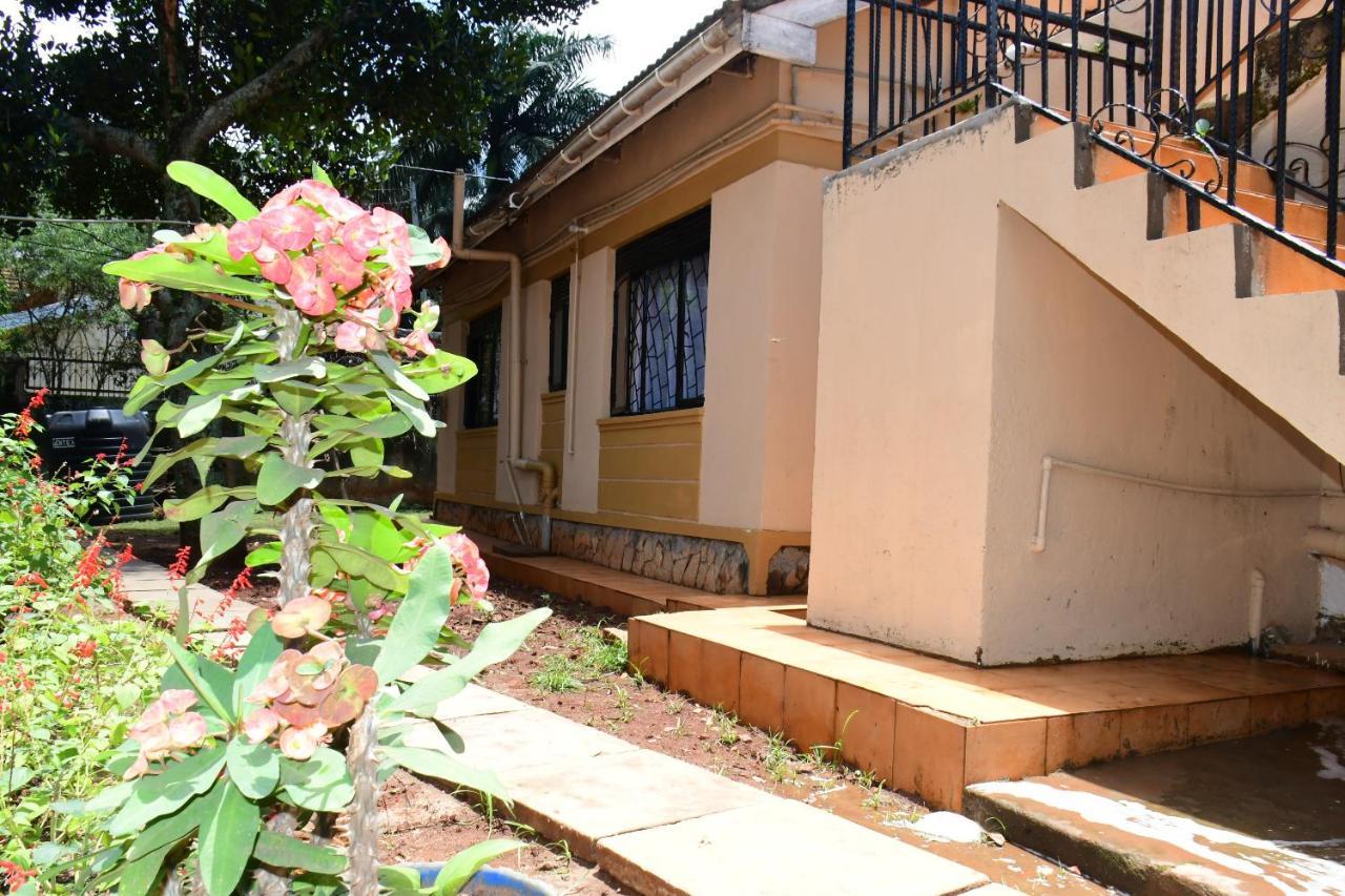 Golden Cherries Guest House Jinja Exterior photo